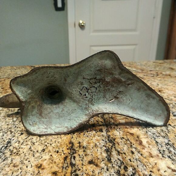 Vintage Two Dolphins Brass Sculpture With Patina Ocean Sea Decor - Picture 7 of 10